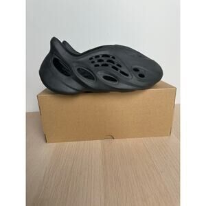 Yeezy Foam RNNR Onyx - Size 8M - MINT